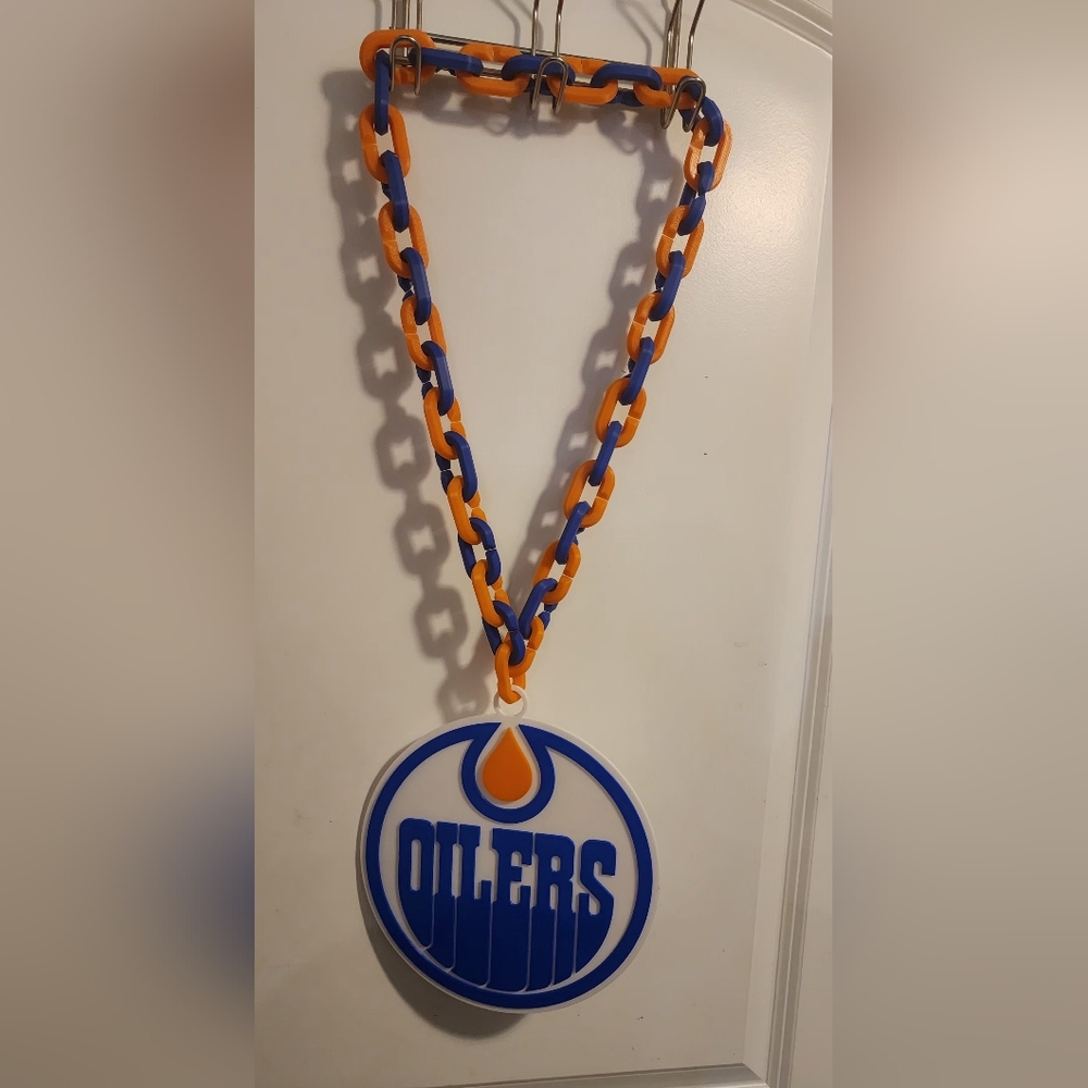 Edmonton Oilers Blue and Orange Chain Necklace with Logo Pendant.